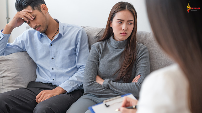 arguing couple that needs family therapy in singapore